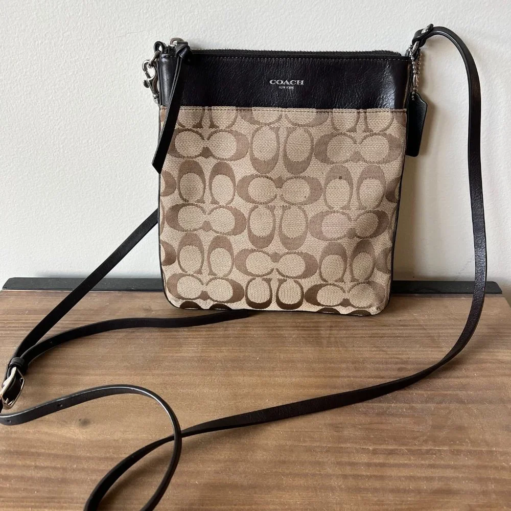 Authentic Coach Cross Body - Picture 3 of 3